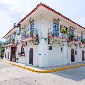 Hotel Isis Zihuatanejo Exterior photo