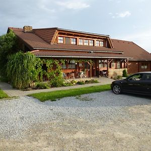 Restaurace Vraz Otel Trhové Sviny Exterior photo