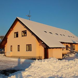 Penzion Kitty Otel Lučany nad Nisou Exterior photo