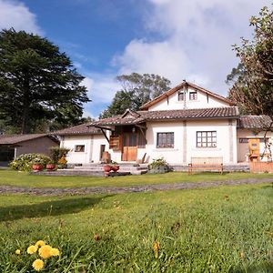 Hosteria Papagayo Cotopaxi Otel Machachi Exterior photo