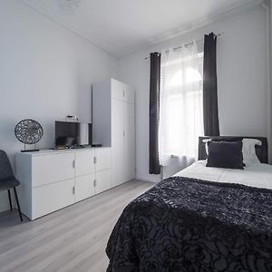 Executive Single Room With En-Suite In Guest House City Centre Lüksemburg Exterior photo