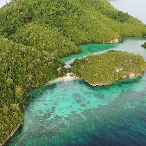 Ale Beach Togean Islands Otel Angkayo Exterior photo