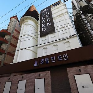 Hotel In Modern Cheongju Exterior photo