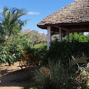 Akine Ti Kasso Piscine Otel Diembéreng Exterior photo