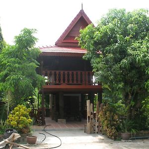 Teak House Chiang Mai Otel Exterior photo