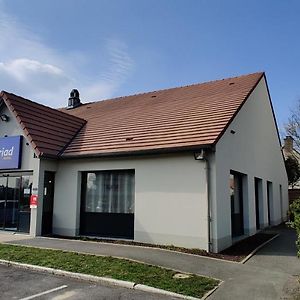 Kyriad Fontenay - Tresigny Otel Exterior photo