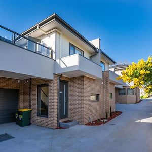 Melbourne Ringwood Lake Otel Exterior photo