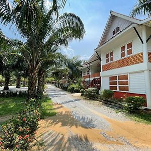 Golden Sword With Boat Otel Kanchanaburi Exterior photo