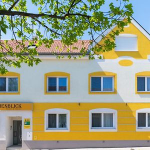 Pension & Weingut Storchenblick Otel Illmitz Exterior photo