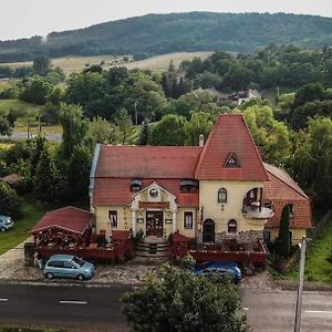 Cserhatvoelgy Panzio Otel Alsotold Exterior photo