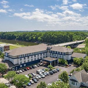 Townsquare Place Otel Chaska Exterior photo