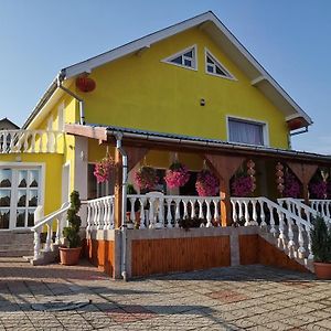 Stars Livezeni Otel Ivanesti Exterior photo