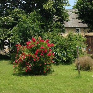 Gite Le Tilleul De La Fontaine Otel Alluy Exterior photo