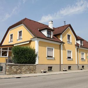 Gaestehaus Fischer Rohrendorf Bed & Breakfast Rohrendorf bei Krems Exterior photo