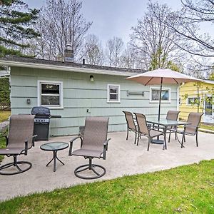 Charlevoix Cabin With Patio And Grill - Steps To Lake! Villa Exterior photo