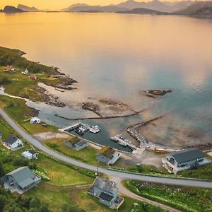 Laukvik Senja Otel Botnhamn Exterior photo