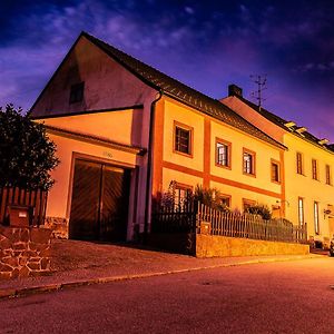 Penzion 1670 Otel Nové Hrady Exterior photo