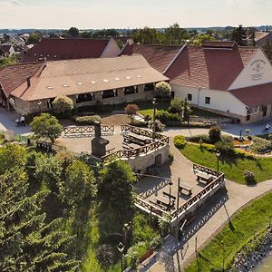 Penzion Dasicke Sklepy Otel Dasice Exterior photo