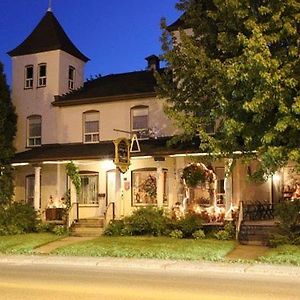 Auberge Les Deux Tours Otel Chicoutimi Exterior photo