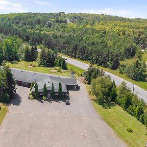 Auberge Pique Nique Otel Shawinigan Exterior photo