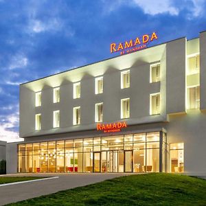 Ramada By Wyndham Targu Jiu Otel Exterior photo