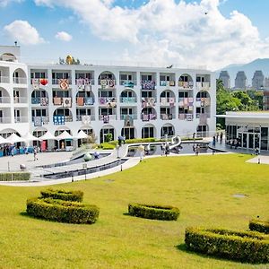 Golden Tulip Fab Hotel New Taipei Tamsui Exterior photo