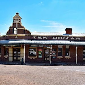 Ten Dollar Town Motel Gulgong Exterior photo