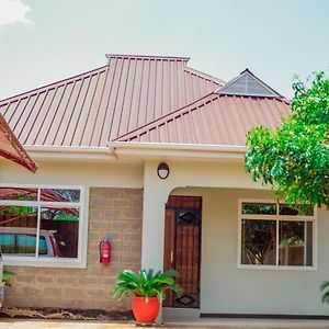 Randa Family House - Moshi Daire Himo Exterior photo