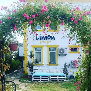 Limon Pansiyon Bed & Breakfast Foça Exterior photo