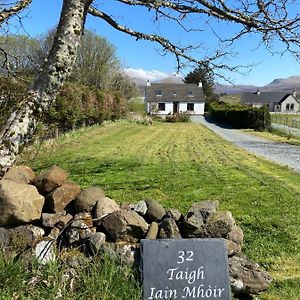 Taigh Iain Mhoir Villa Skeabost Exterior photo