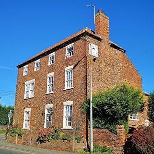 Black Swan Guest House Marton  Exterior photo