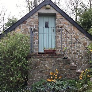 Cozy Camborne Studio Retreat With Two Single Beds Daire Exterior photo