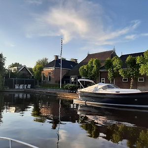 Puur Eastermar - Monumentaal, Authentiek En Luxe Koetshuis Aan Open Vaarwater Met Jacuzzi En Sauna Daire Oostermeer Exterior photo