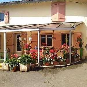 Gite A La Ferme Otel Montesquieu-Avantes Exterior photo