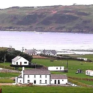 Biddy Ban'S Otel Carnmalin Exterior photo