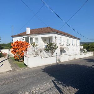 Casa Das Uveiras Otel Pacos de Ferreira Exterior photo