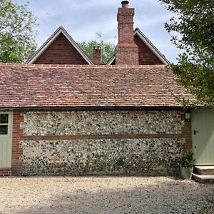 Stylish Bolthole In The Heart Of The Meon Valley Otel East Meon Exterior photo