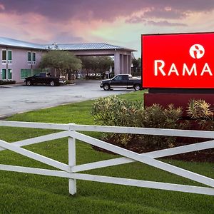 Ramada By Wyndham Luling Otel Exterior photo