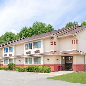 Super 8 By Wyndham Oneonta/Cooperstown Otel Exterior photo