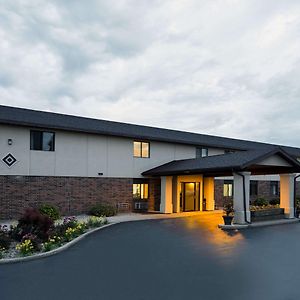 Super 8 By Wyndham Oshkosh Airport Otel Exterior photo