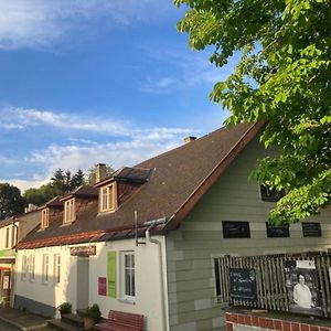 Buehnenwirtshaus Juster Otel Gutenbrunn Exterior photo