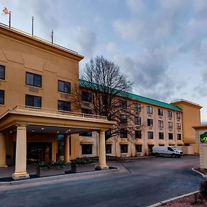 La Quinta By Wyndham Milwaukee Bayshore Area Otel Glendale Exterior photo