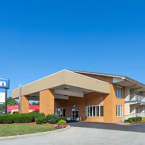 Days Inn By Wyndham Breezewood Exterior photo