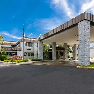 Clarion Pointe Jamestown - Falconer Otel Exterior photo