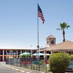 Howard Johnson By Wyndham Yuma Otel Exterior photo