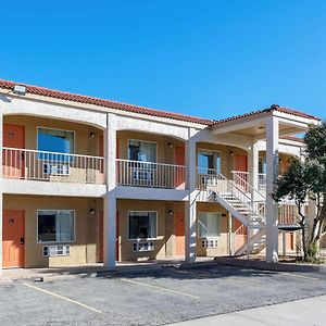 Super 8 By Wyndham Abilene North Otel Exterior photo