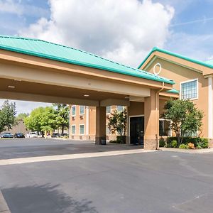 Quality Inn & Suites Alma - Fort Smith Northeast Exterior photo