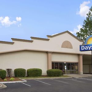 Days Inn By Wyndham Fayetteville-South/I-95 Exit 49 Exterior photo