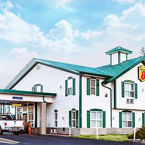 Super 8 By Wyndham 100 Mile House Otel Exterior photo