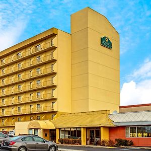 La Quinta By Wyndham Stamford / New York City Exterior photo